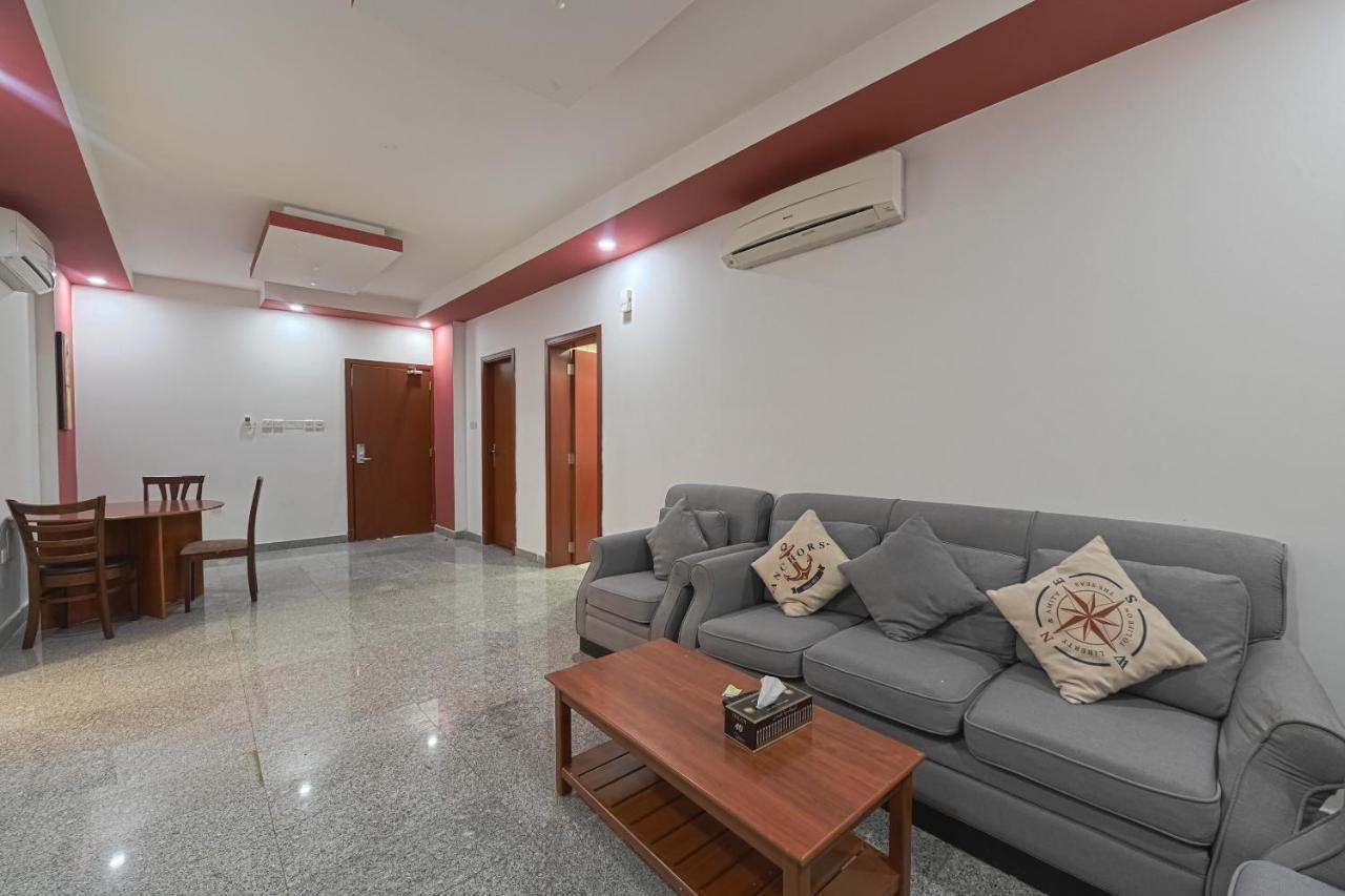Platinium Hotel Apartments Seeb Bagian luar foto