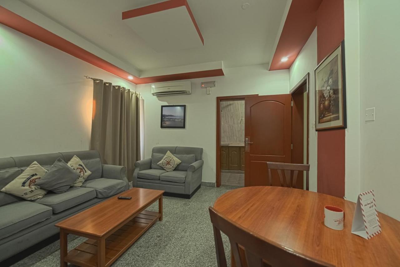 Platinium Hotel Apartments Seeb Bagian luar foto