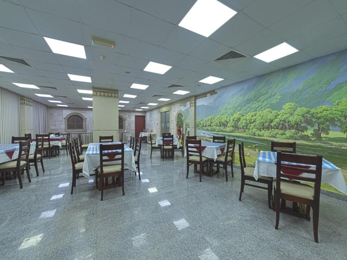 Platinium Hotel Apartments Seeb Bagian luar foto